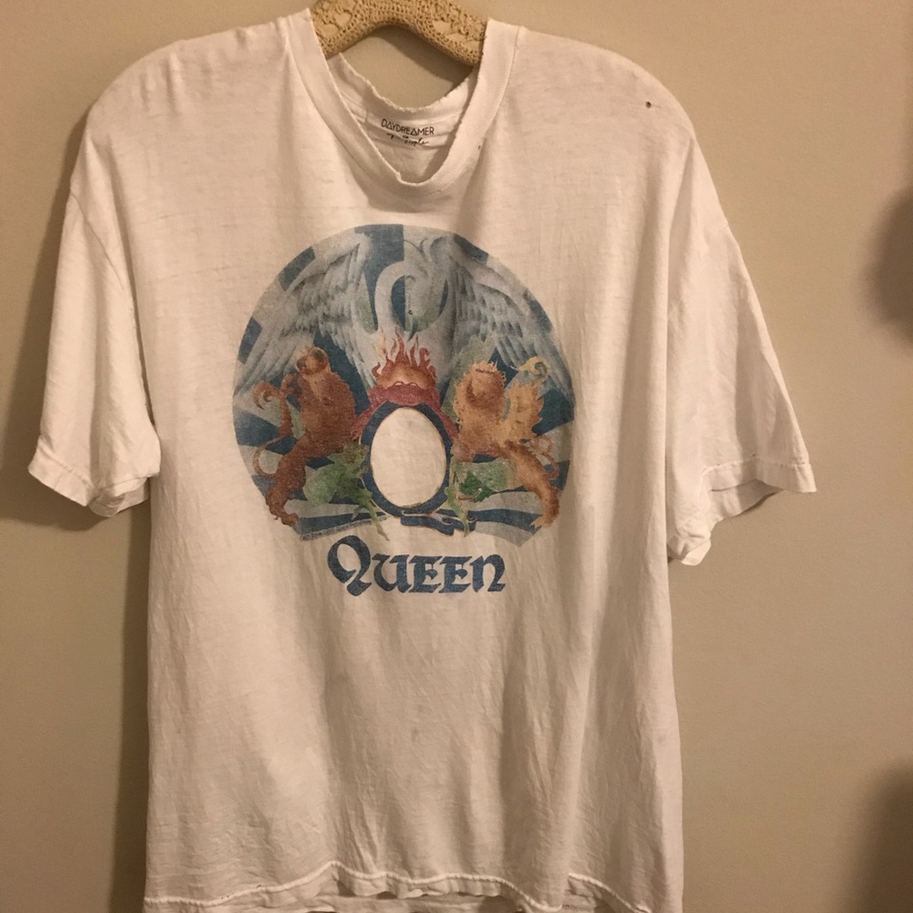 Queens graphic tee ✨
